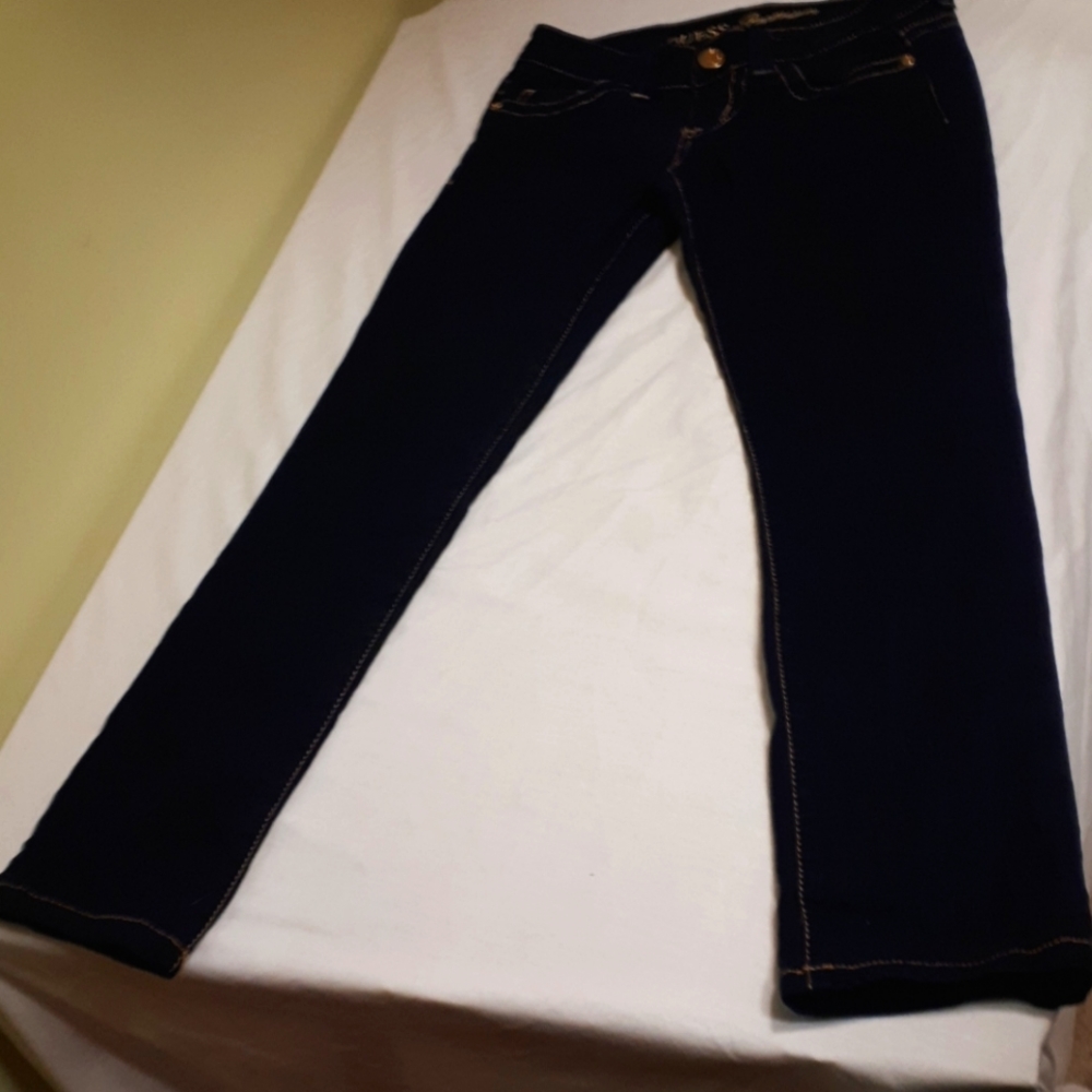 Woman's Guess Daredevil Skinny Leg Capris,Size 24